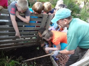 Cover photo for Now Accepting Applications for the 2019 Master Gardener Class!
