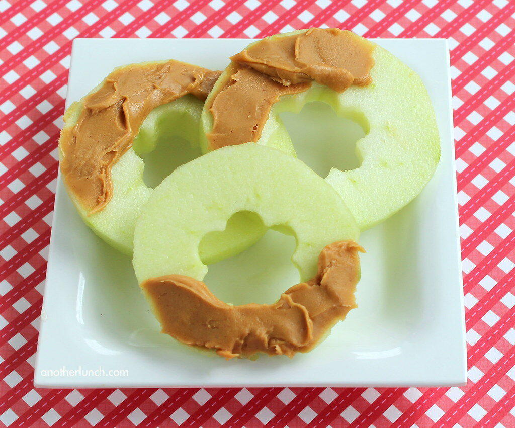 Apple slices with peanut butter