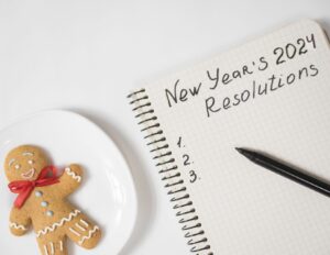 Gingerbread Man next to notepad with news years resolutions and 1,2,3